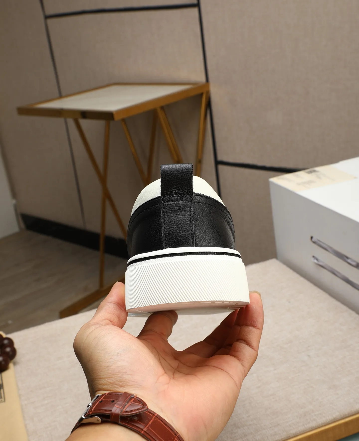 Men's shoes 💰460 GUCCI🔍🔍The latest models are on sale at the same time at the counter. Original calfskin imported from Italy, genuine leather lining, (high-end, extravagant, and classy) with exquisite workmanship. Soles: Original soles specially provided by the original factory. ⚠Exclusive double-layer movable molded soles are super comfortable⚠. Photos of the real thing🎬The real thing is even better🔍🔍"High quality·Follow the order" Code number 38-44
